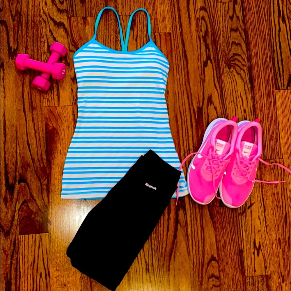 XS Lulu yoga tank with built in, removable cups!